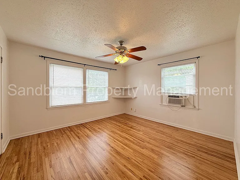 1135 E 37th St S — Photo 13