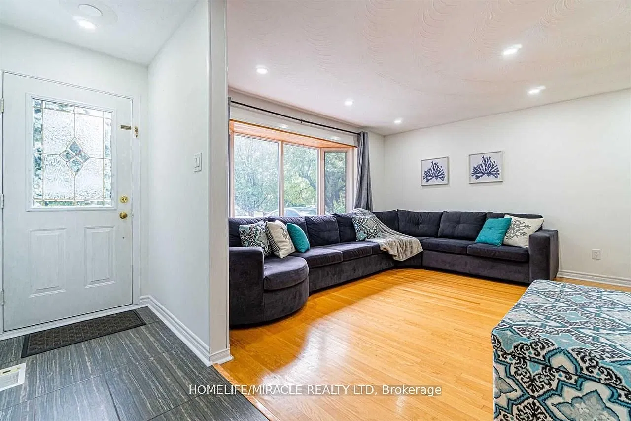 3 bed, $2,500 — Photo 2