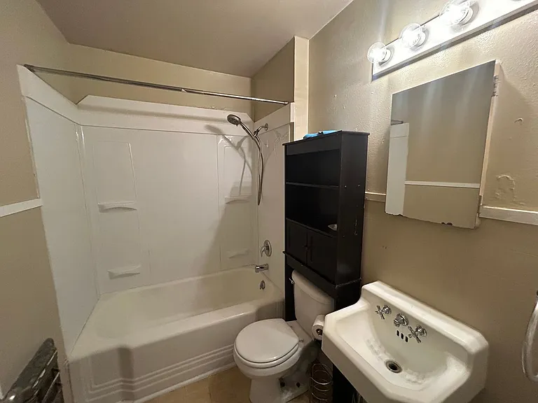 671 Roosevelt St — Photo 8