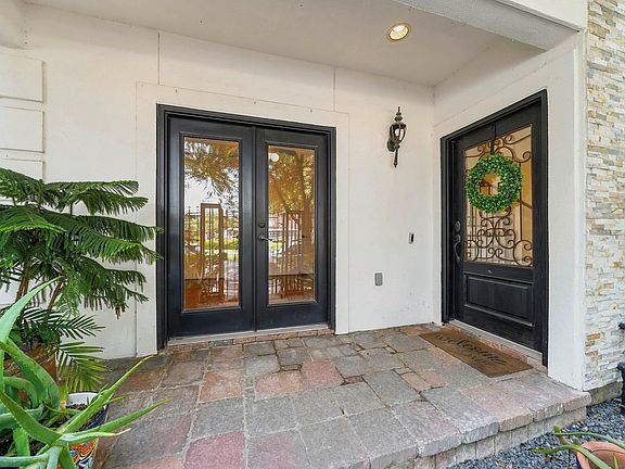 3rd image of 1525 Rosewood St