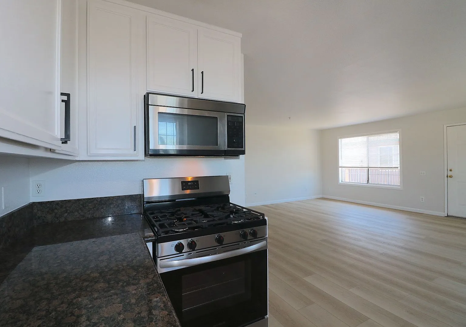 Bel Vue Terrace Apartments — Photo 4