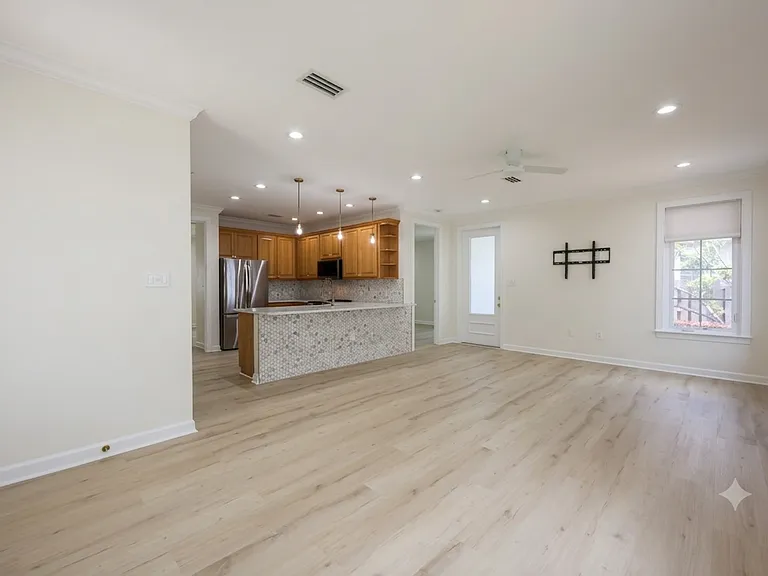 174 S Zander Way — Photo 6
