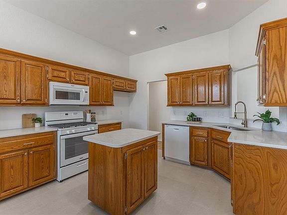 3rd image of 8901 Woodbend Dr