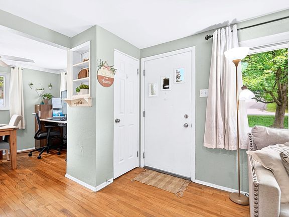 3rd image of 202 Winifred Dr