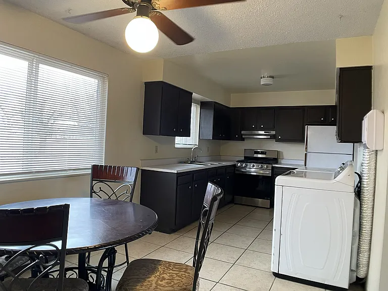 510 Carmen Pl — Photo 3