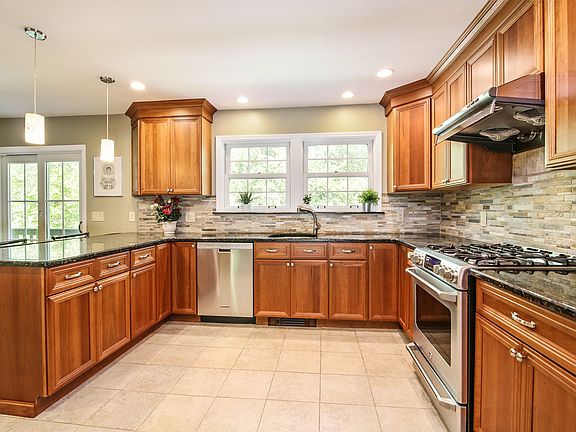 2888 Farm Walk Road, Yorktown Heights NY ( 11 OF 34).jpg