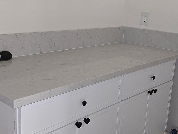 Storage cabinets/ Gabinetes para almacenar