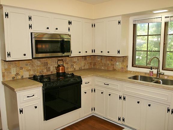 3rd image of 139 W 37th St