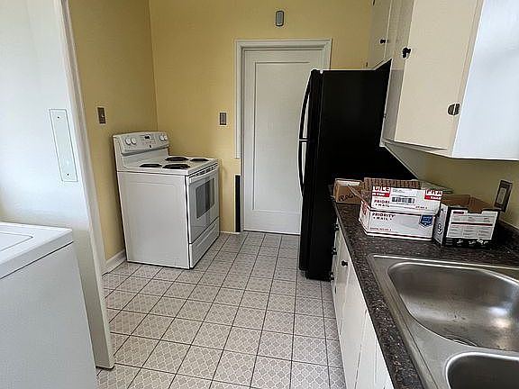 2nd image of 415 S 14th St