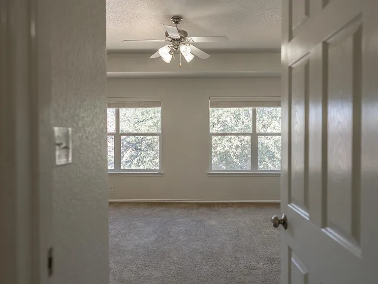 6913 Abbey Fls — Photo 29