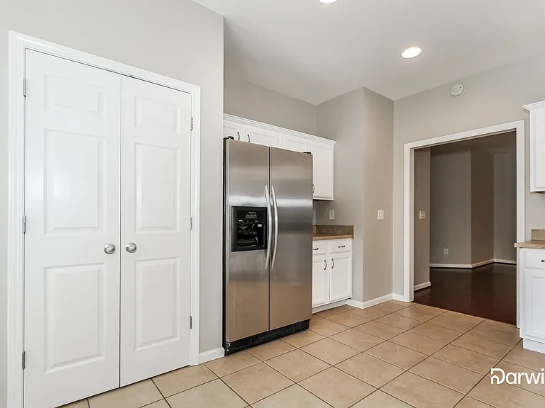 913 Narrows Point Dr — Photo 2