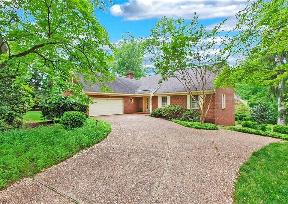 1st image of 412 Fairfax Way