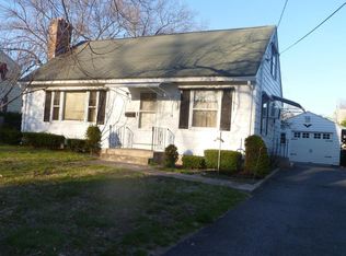 33 Lancaster St, Springfield, MA 01118