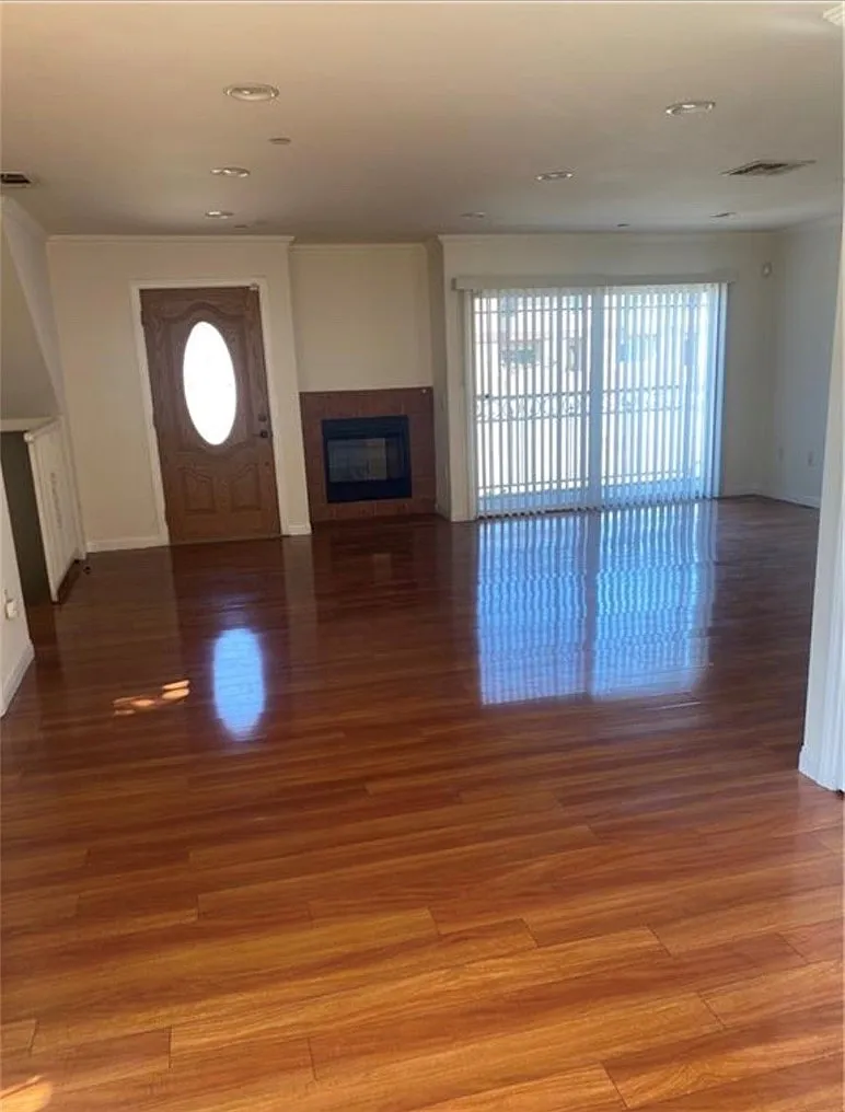 3 bed, 2.5 bath, 1650 sqft, $3,500 — Photo 4