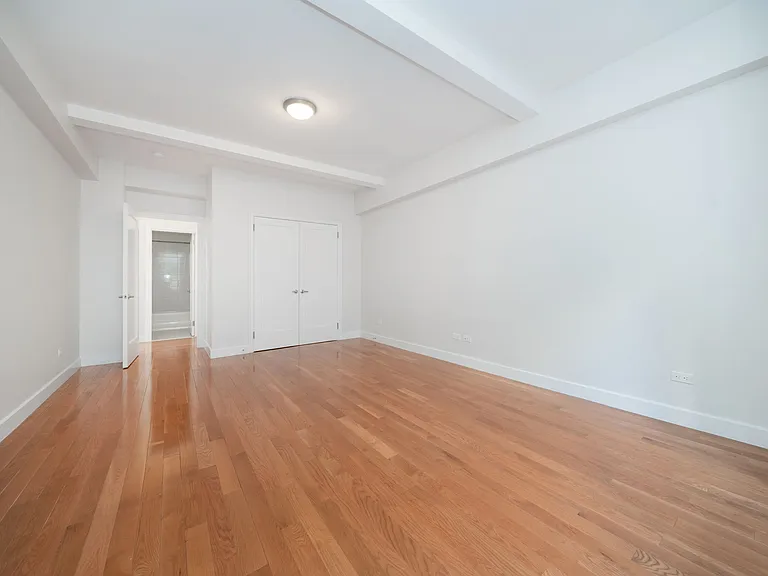 400 E 57th St #14B — Photo 8