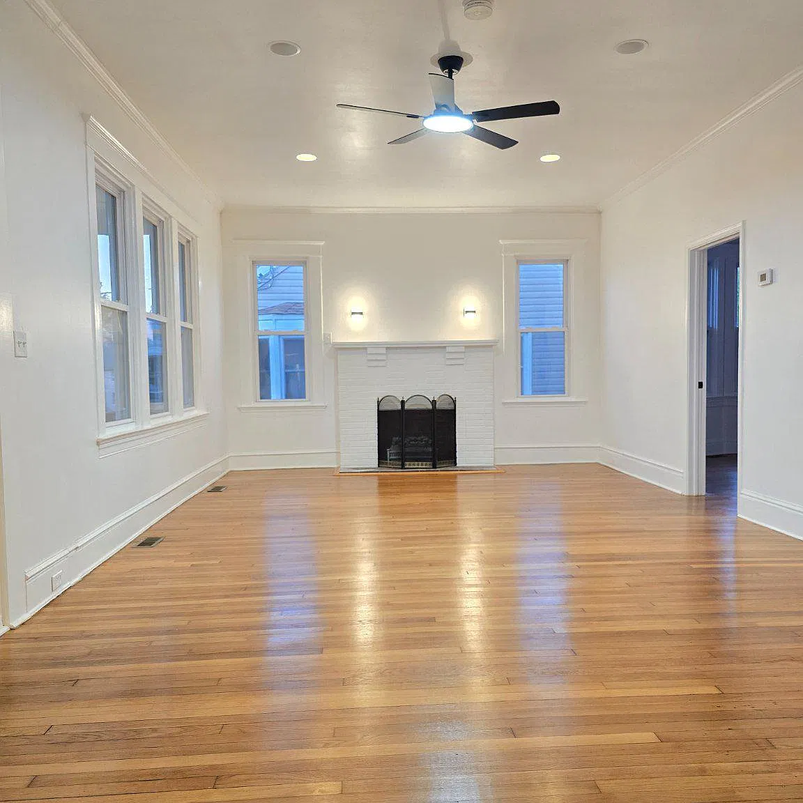 6 bed, 3.0 bath, 2394 sqft, $3,600 — Photo 3