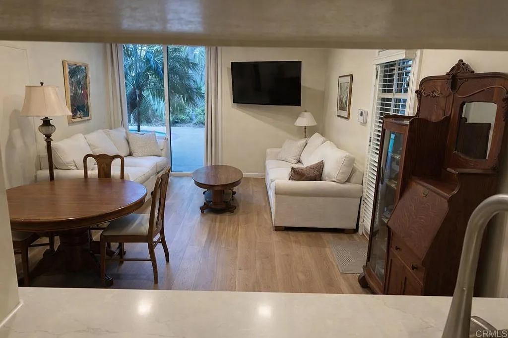 Building Photo - 714 Passiflora Ave #1