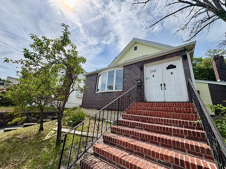 1318 Salem St — Photo 33