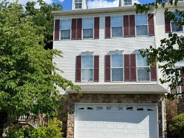 116 Fringetree Dr, West Chester, PA 19380