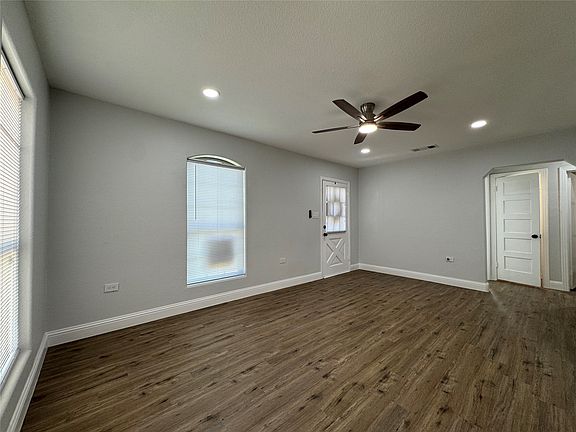 5th image of 2909 Alexander Ave