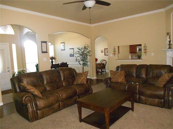 4th image of 1123 Barrymore Ln