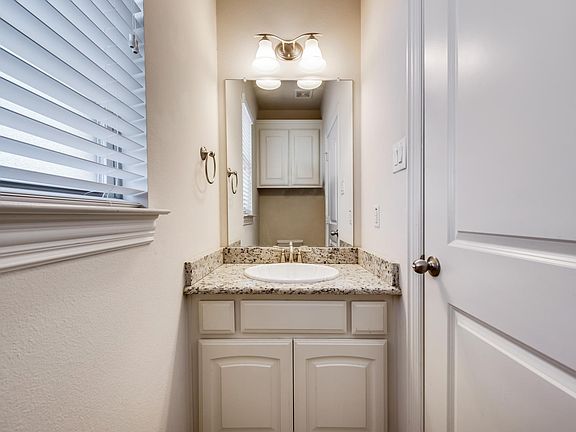 3rd image of 1811 Evergreen Ct