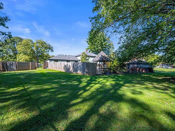 4th image of 2230 Malibu Ct