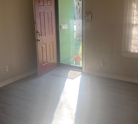 5th image of 1549 Burger St