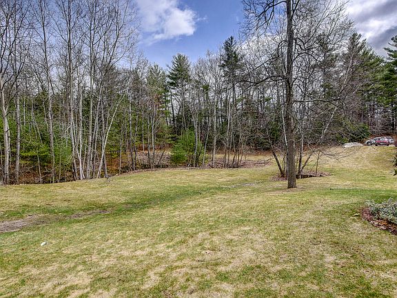 5th image of 28 Foxmoor Cir