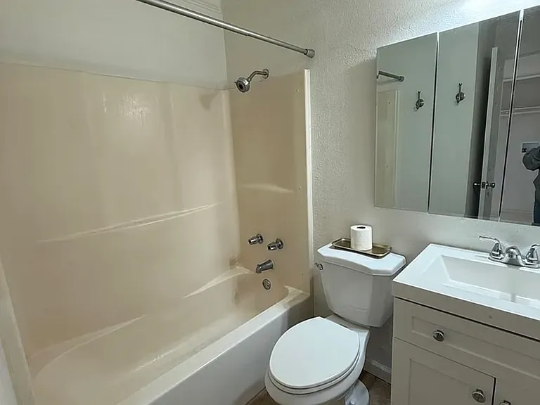 366 Brown St #B — Photo 6