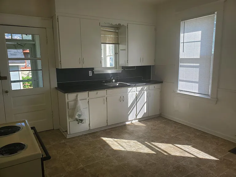 383 Maple Ave — Photo 6