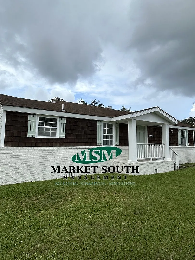 Eastside Bungalow- Convenient to Downtown and Truman Parkway — Photo 2
