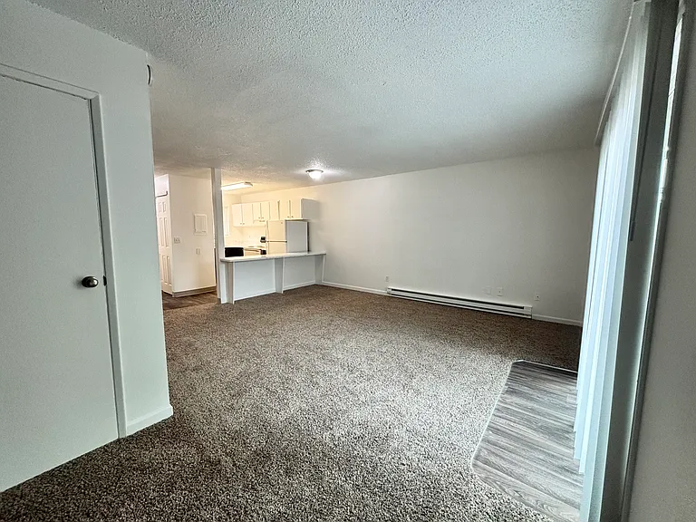 1200 E Powell Blvd #10 — Photo 6