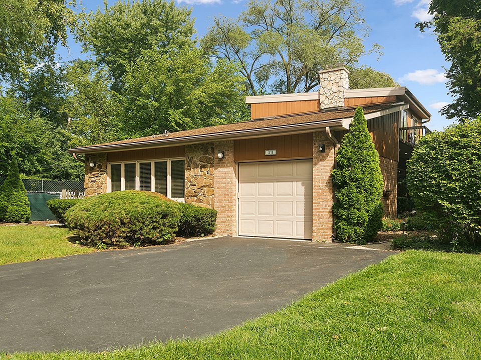1st image of 211 Blackhawk Rd