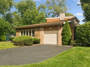 211 Blackhawk Rd, Highland Park, IL 60035
