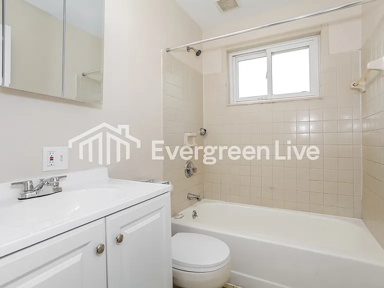1135 Wendover Ct — Photo 11