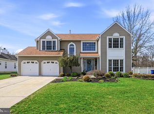 8 Chaucer Ln, Medford, NJ 08055