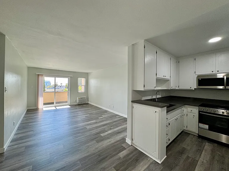 La Vannessa Apartments — Photo 20