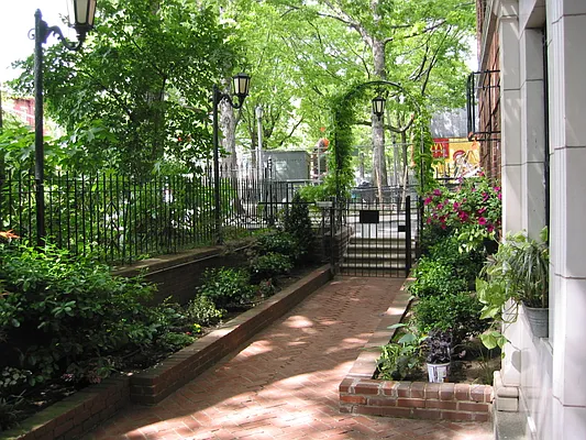 Sold by Sotheby's International Realty | media 19