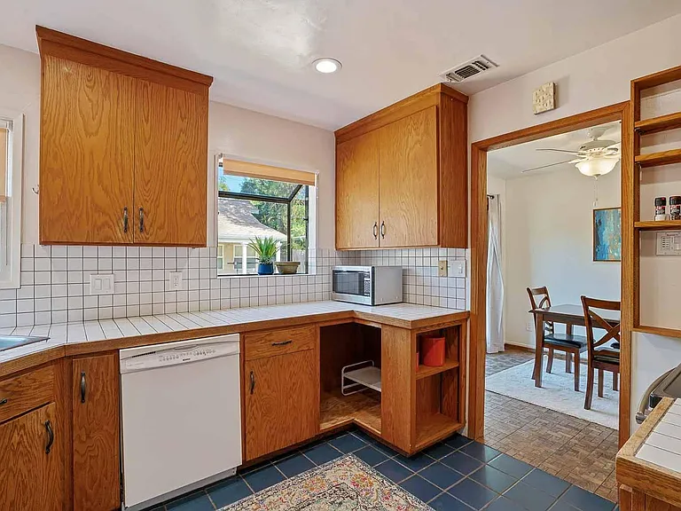 832 Eureka Ave — Photo 12