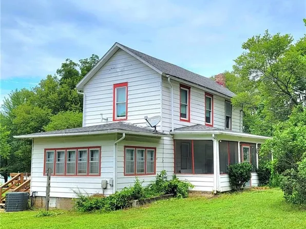 1001 Sycamore St, Pleasanton, KS 66075