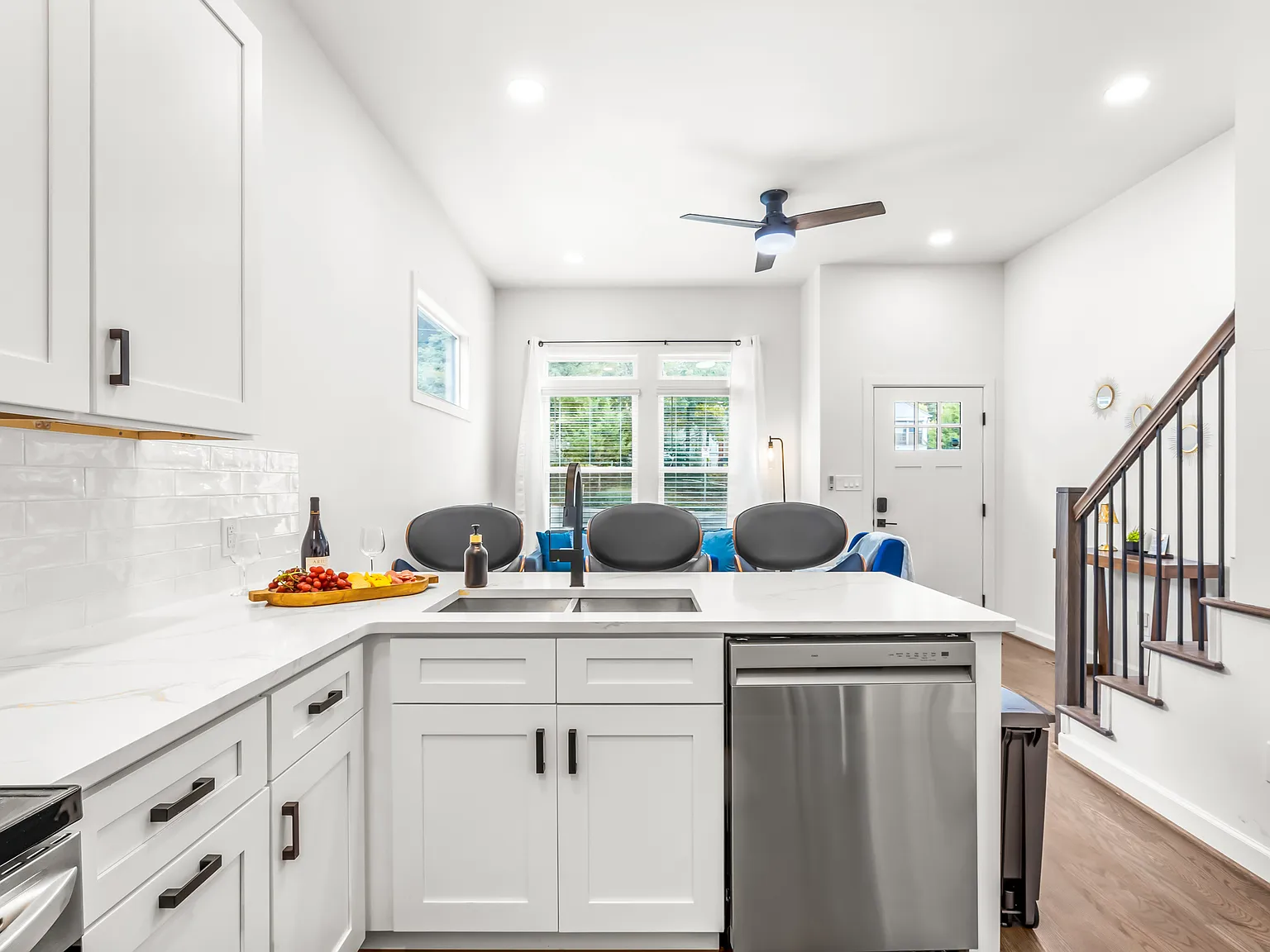 3 bed, 1200 sqft, $3,600 — Photo 4