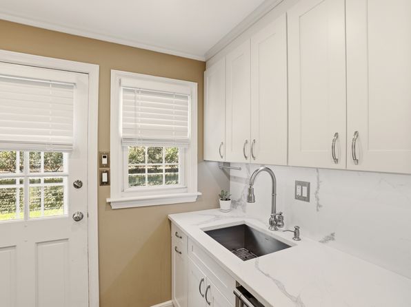 68-86 New England Ave Unit 18