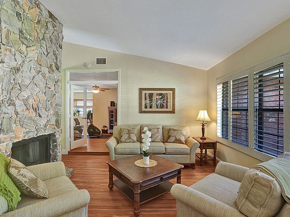 4th image of 381 NW 107 Avenue