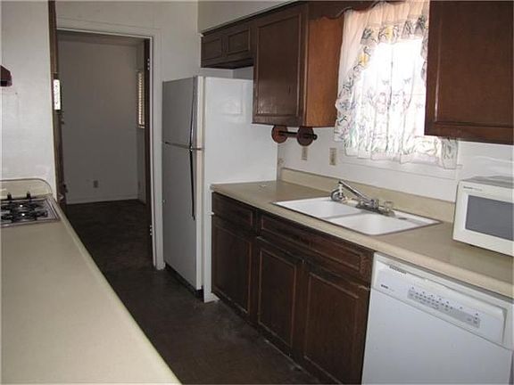 4th image of 8102 Royalwood Dr