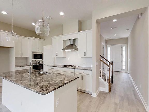 3rd image of 212 Pine Manor Dr