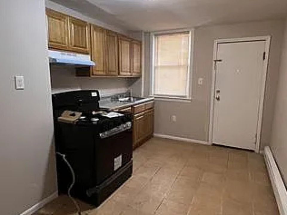 1st image of 787 Summer Ave #1