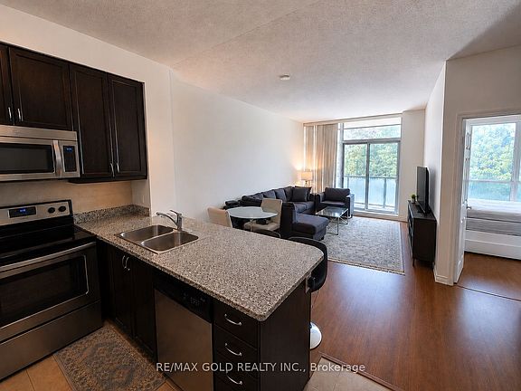 2nd image of 25 Lower Simcoe St #310