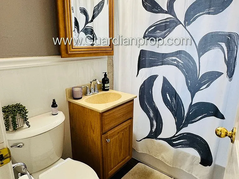 2748 Vernon Ave S — Photo 2