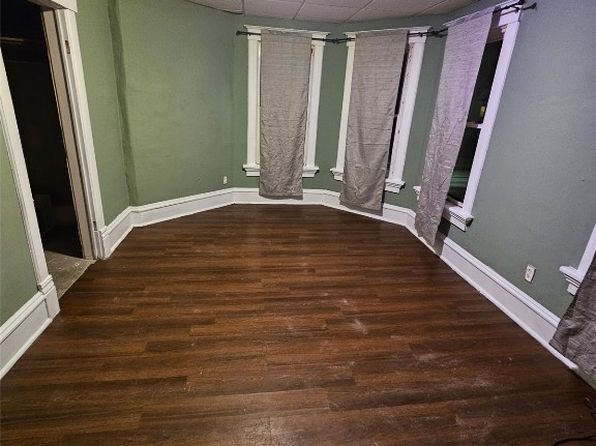 cedar-rapids-iowa-448606862 picture